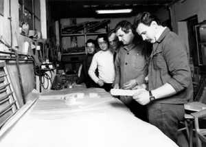 A Balaton Bútorgyár mintaasztalosaival. Balaton Bútorgyár, Veszprém, 1990